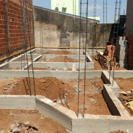 Casa em Construção à Venda no Bairro Romeu Tortorelli