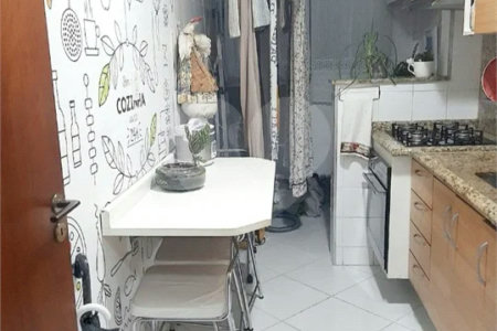 Apartamento com 2 quartos e 1 banheiro