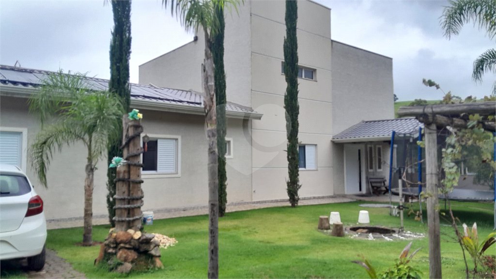Chácara em Área Rural de Piracaia, com casa principal + 4 kitnets alugadas, excelente localização
