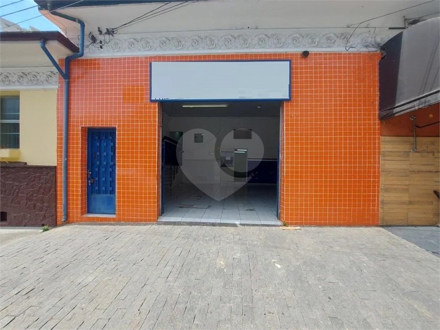 GALPÃO COMERCIAL DE 220,0 M² COM 02 BANHEIROS, COPA COM REFEITORIO, MEZANINO E VAGA DE GARAGEM PARA LOCAÇÃO NA LAPA