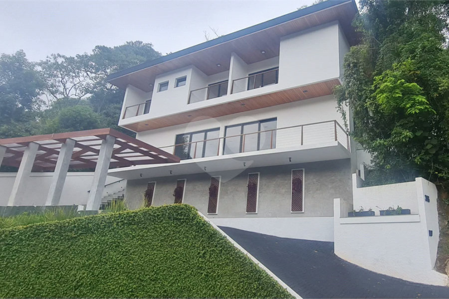 Casa à venda com 3 suítes no condomínio Alpes da Cantareira, Mairiporã - SP