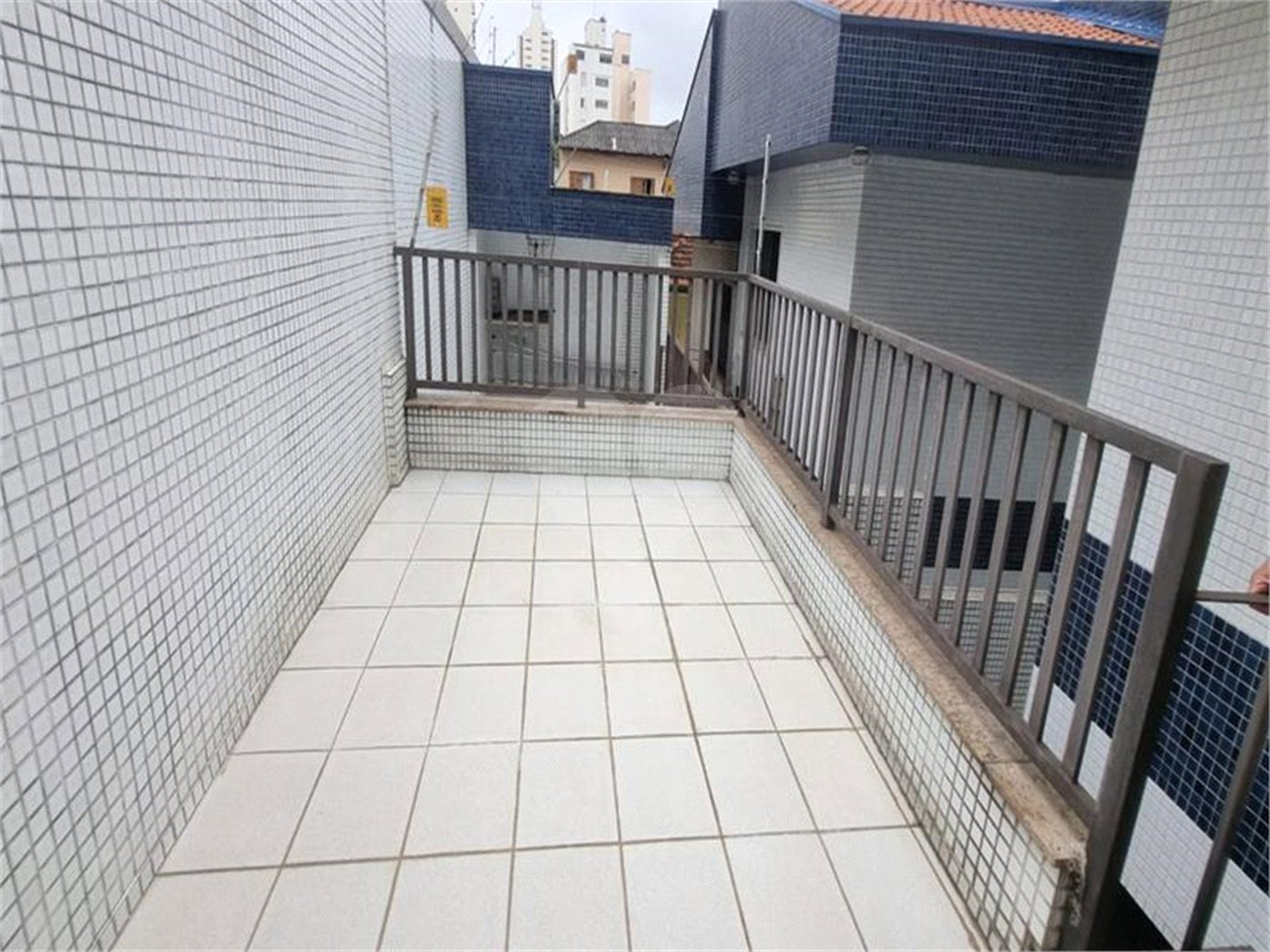 Sobrado à Venda na Aclimação - 150 m² - 2 Salas, 3 Dorms, 2 Vagas.
