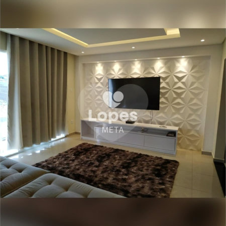 Esta encantadora casa, situada no tranquilo bairro Jardim Bandeirantes, na zona sul de São José dos