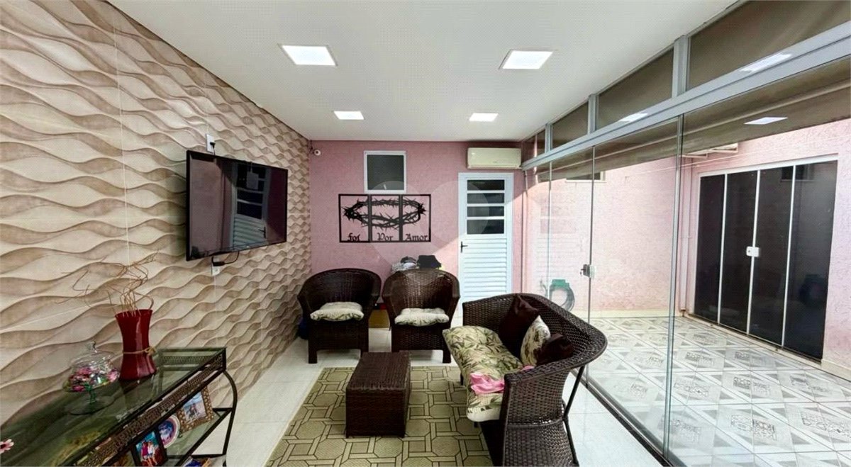 Casa à Venda – Parque Fehr