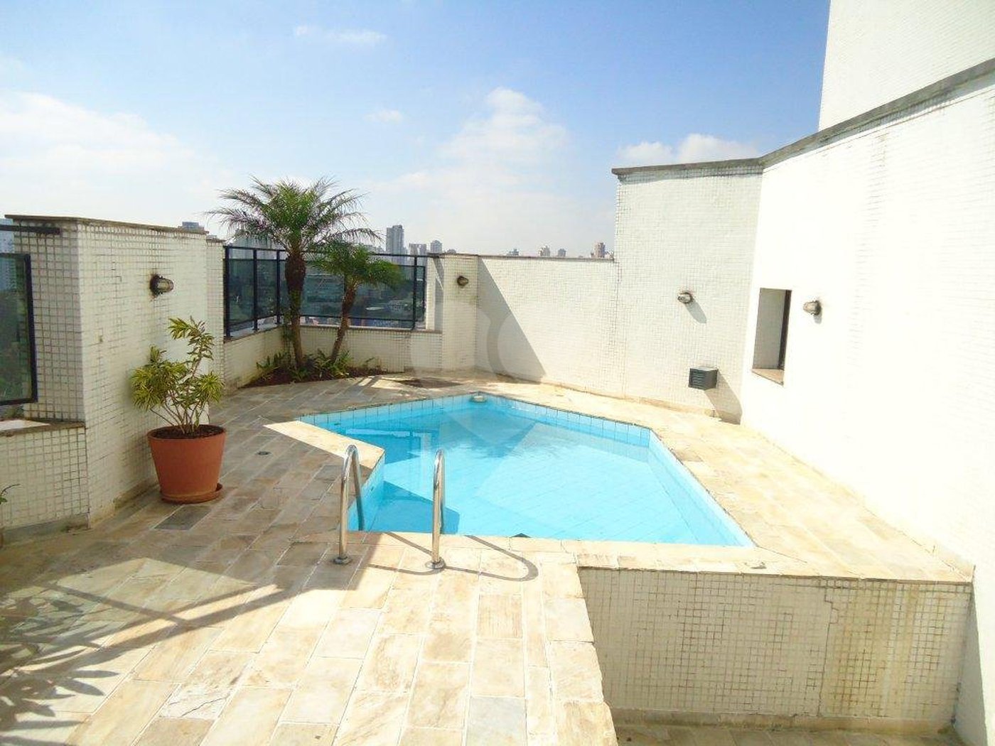 Cobertura duplex com churrasqueira e piscina