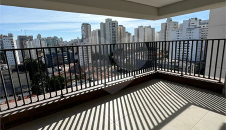Apartamento à venda com 3 quartos, sendo 1 suíte,  em Mirandópolis, São Paulo, SP