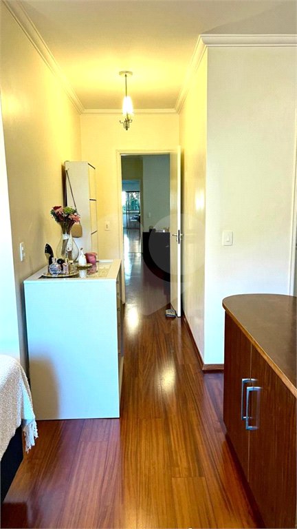 Apartamento na Vila Mariana de 200m2 com 4 dorms, 5 banheiros, 3 suítes, 4 vagas. Estuda permuta.