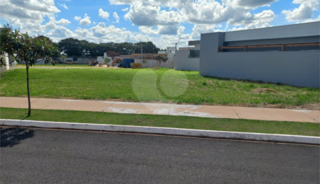 Terreno à venda em Residencial Samambaia, São Carlos, SP