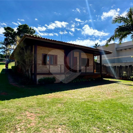 Casa para venda no Condomínio Vivenda do Broa.