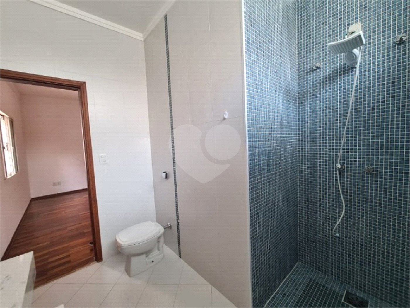 Casa à venda com 3 dormitórios, sendo 1 suite e ampla área de lazer no Jardim Brasil