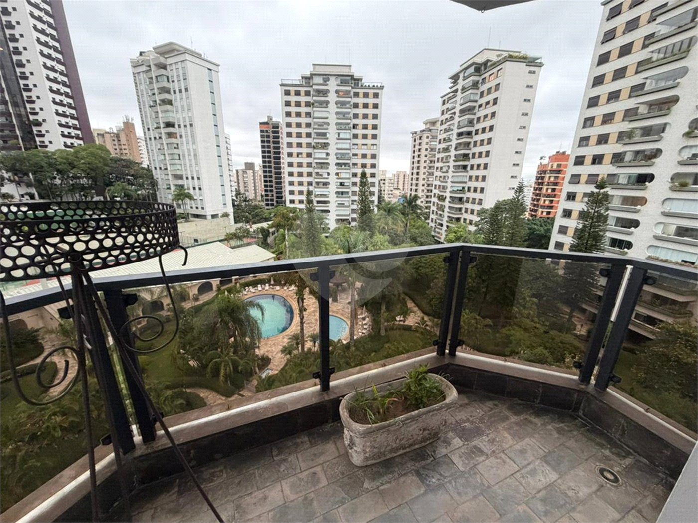 Apartamento com 3 suítes no Jardim França