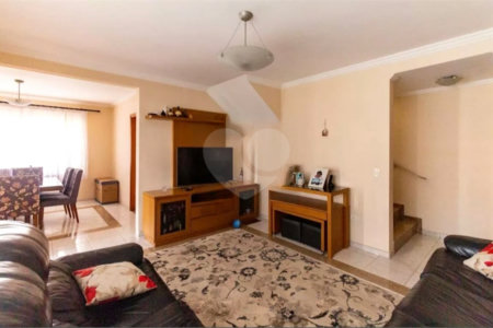 Sobrado à venda no Ipiranga de 140m² com 4 suítes e 3 vagas.