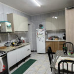 Imóvel Completo com Churrasqueira, 2 Banheiros e Portão Eletrônico