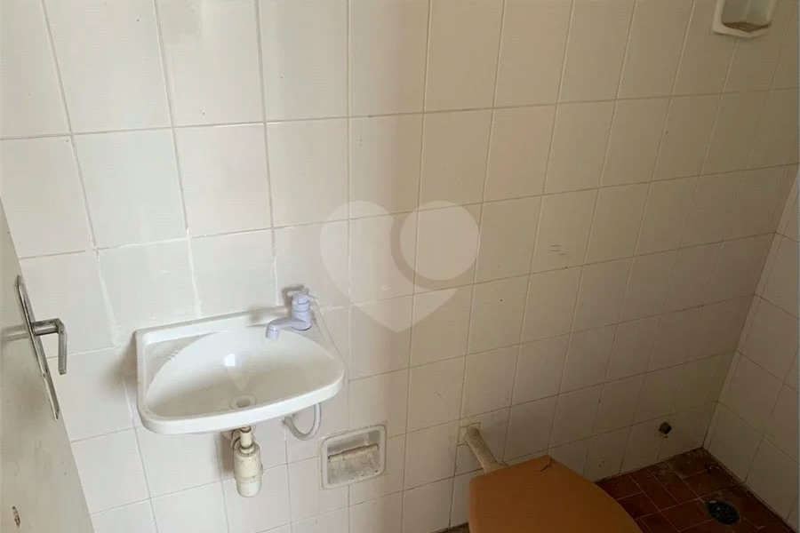 Casa espaçosa com 3 quartos, suíte, quintal e 2 vagas na Vila Santa Catarina