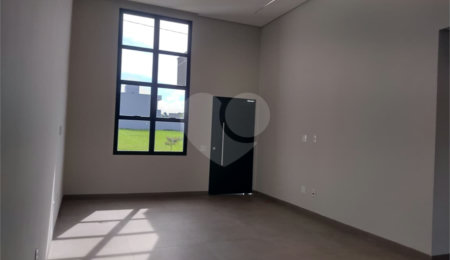 Casa à venda com 3 quartos, sendo 1 suíte,  no condomínio Recanto dos Sabias, São Carlos - SP
