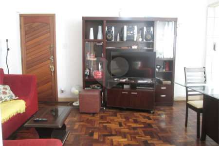 Apartamento com área útil de 72 m², 2 quartos no Bairro do Cambuci.