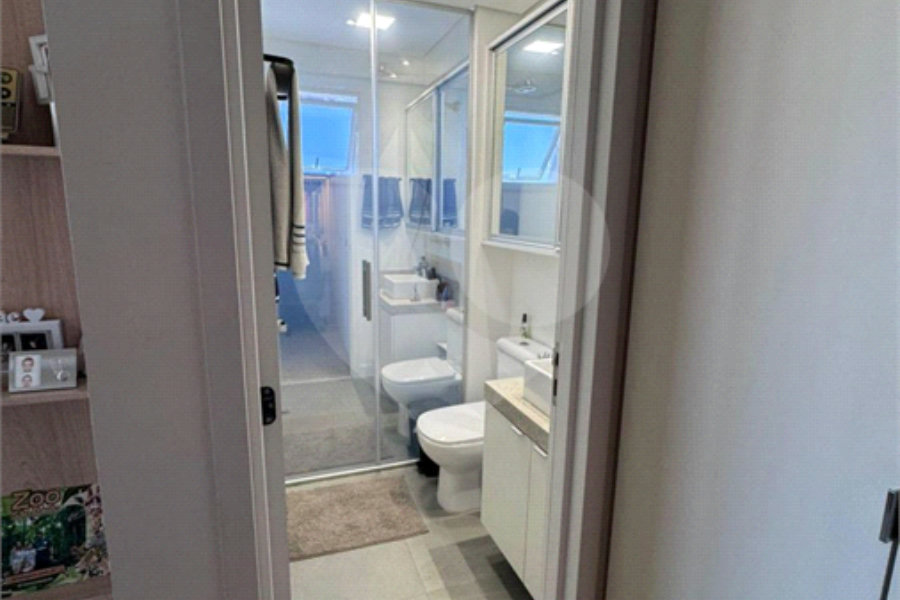 Apartamento á venda de 81m2 no Ipiranga com 2 dorms, 2 suítes, 3 banheiros, 2 vagas. Estuda permuta.