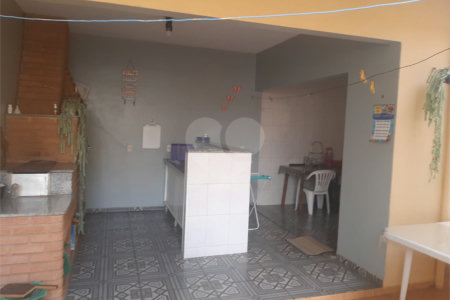 Bela casa com boa localização no bairro Portal do Sol