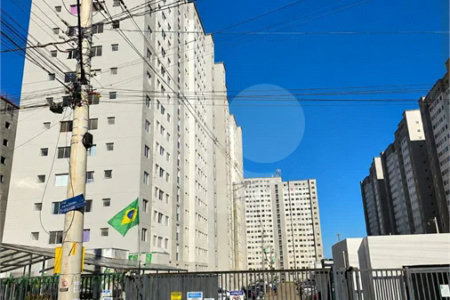 Apartamento de 42m² à venda na Vila Nova Bonsucesso, em Guarulhos, com 2 dormitórios e 1 vaga de garagem.