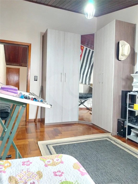 Casa com 324m², 4 dormitórios, sendo 1 suíte, 4 vagas, à venda no Jardim Las Vegas em Santo André.