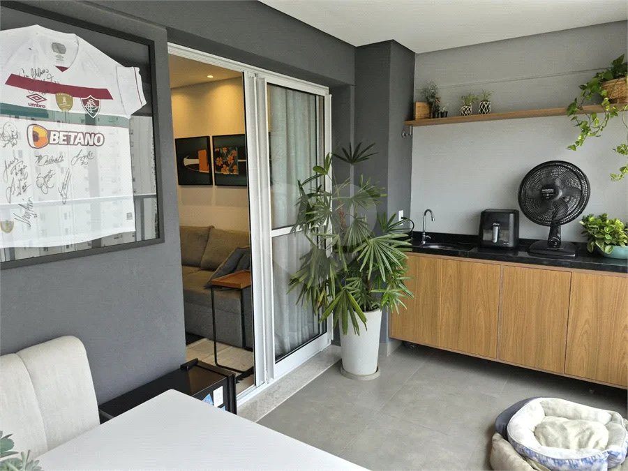 Oportunidade na Vila Leopoldina!! Apartamento com dois dormitórios, sendo uma suíte, dois banheiros, e com duas vagas.