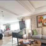 Apartamento de 200m² com 3 dormitórios, 2 suítes e 3 vagas em condomínio 1 por andar.