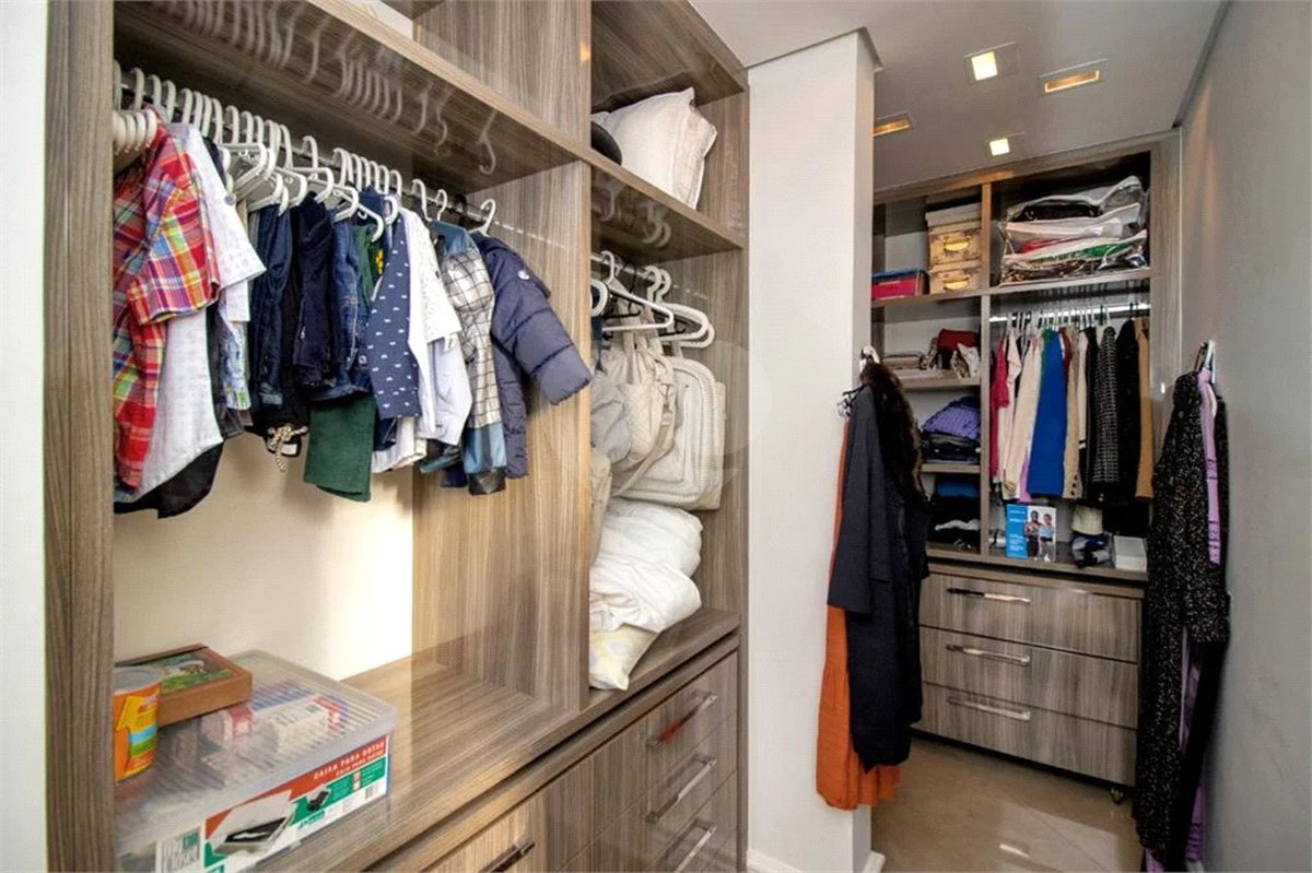 Cobertura Itaim 260 m2 , 3 suítes e 2 vagas de garagem