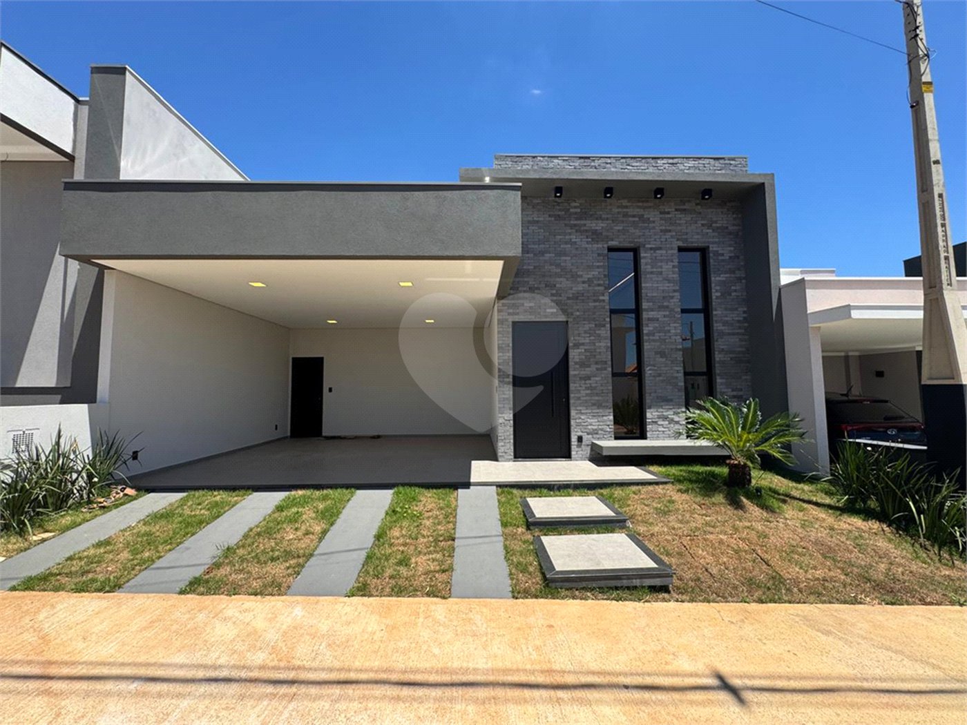 Linda casa a venda no condomínio Villeneuve