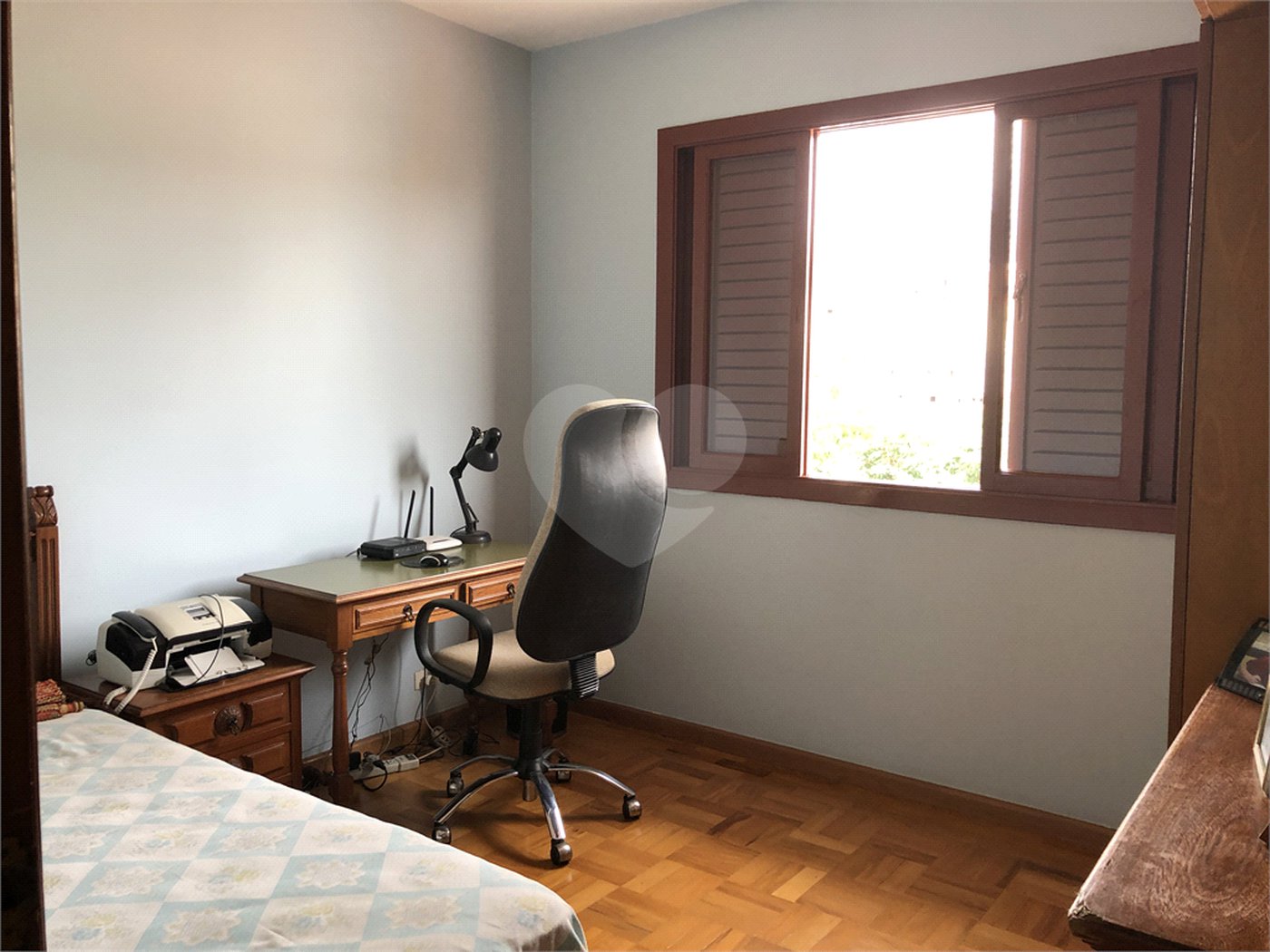 sobrado na Região do Jardim França próximo da Padaria Paris, com 3 dormitórios, 3 vagas de garagem,