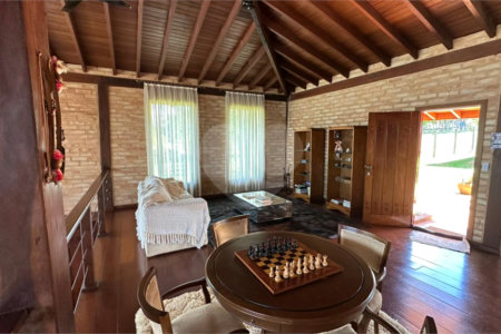 Casa para venda no Condomínio Vivenda do Broa.