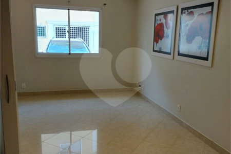 Sobrado á venda com 102m²- Vila Bertioga.