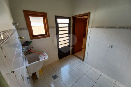 Casa Térrea no Condomínio Damha I,