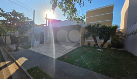 Casa à venda com 3 quartos, sendo 2 suítes,  no condomínio Village Damha III, São Carlos - SP