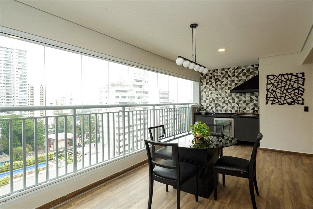 Apartamento para alugar com 3 suítes em Santo Amaro, São Paulo, SP