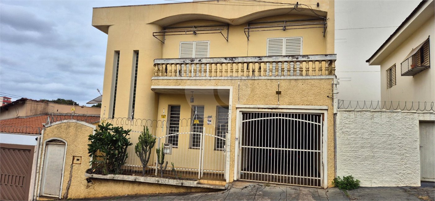 Casa Sobrado com varandas