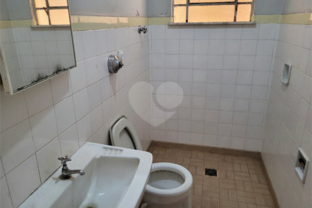 Casa Térrea com 3 dormitórios.