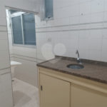 Apartamento super bem localizado, com 01 dormitório e armário embutido