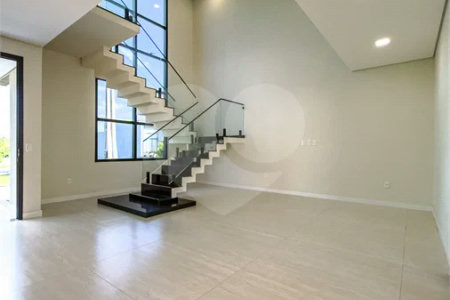 Indaiatuba - Condomínio Milano - Sobrado - 350 m² de terreno - 240 m² de área construída - 4 vagas de garagem, sendo 2 cobertas - Salas de estar e jantar integradas - 3 suítes com closet e varanda no pavimento superior - Escritório no térreo - Espaço gourmet com churrasqueira - Banheiro externo