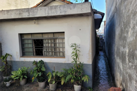 Casa na região do alto da Mooca com 242m² de área total.