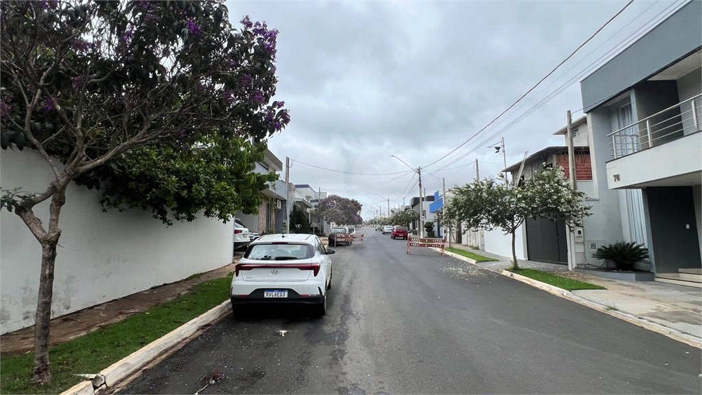 Lote de esquina à venda no Condomínio Faixa Azul