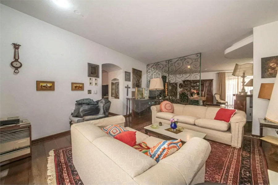 Casa Alto Padrão.Localização excelente. Venha conhecer. Agende uma visita.