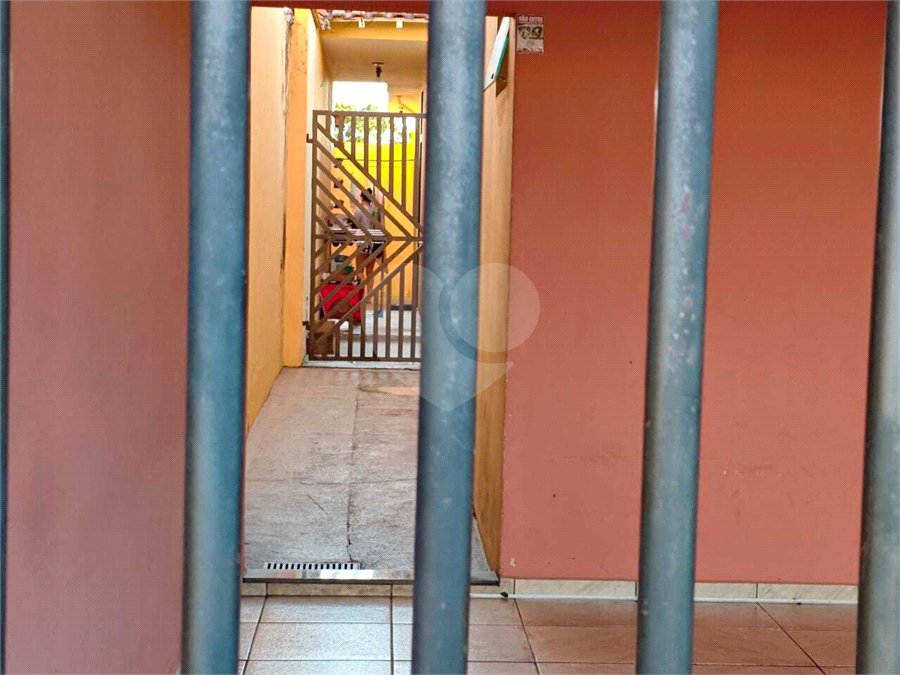?Oportunidade Única em São Carlos: Salão Comercial + Casa Independente nos Fundos – Ideal para Investidores!