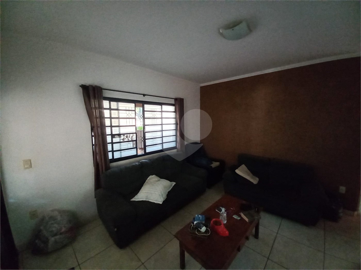 Casa térrea com 2 dormitórios.