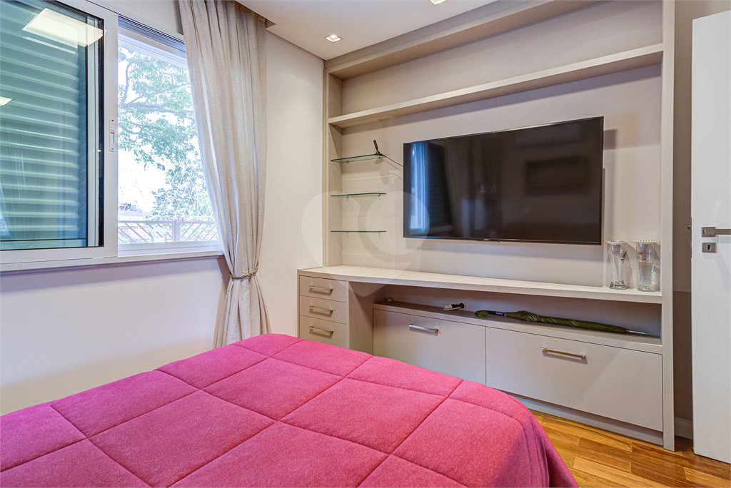 Casa à venda com 4 quartos, sendo 2 suítes, no condomínio Residencial Terras Altas, São Paulo - SP