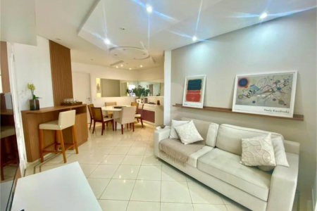 Apartamento de 03 dormitórios sendo 1 suíte e 02 vagas de garagem.