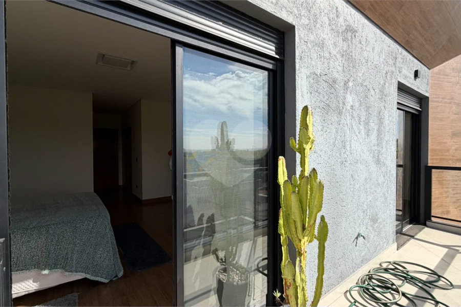 Casa de alto padrão com 3 suítes no Condomínio Damha 2,