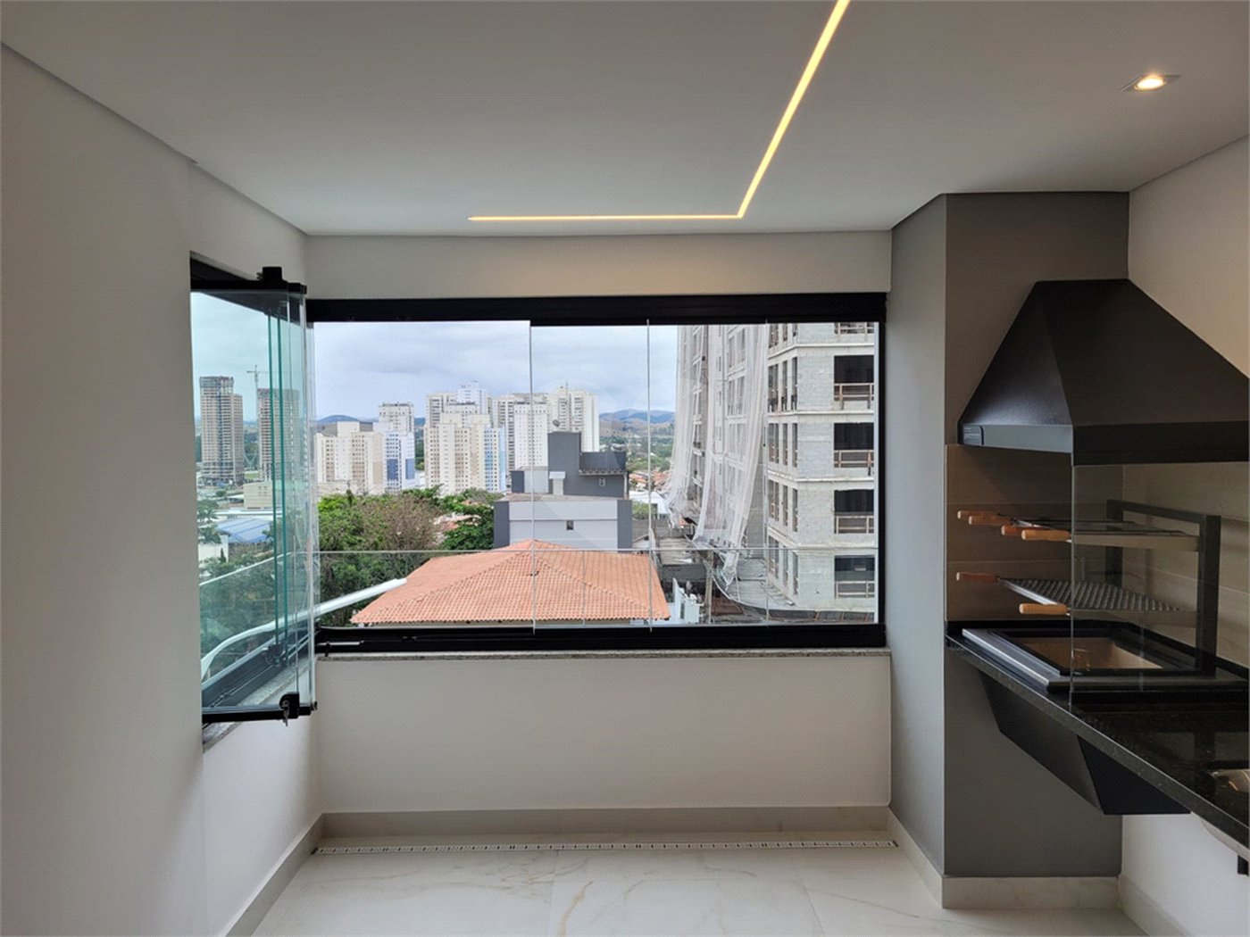 MARAVILHOSO APARTAMENTO NO CONDOMINIO ALLURE VILA EMA.