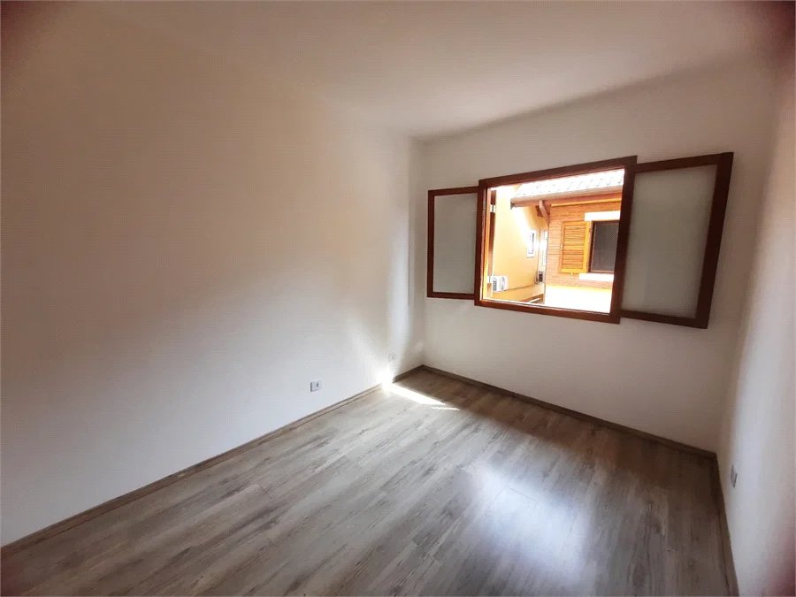 Casa para alugar com 3 quartos, sendo 1 suíte, no condomínio Residencial Sol Francisco, São Paulo - SP