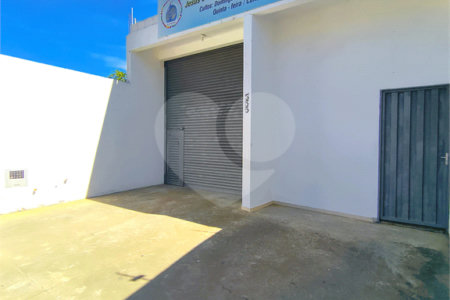 Imóvel disponível para venda com excelente localização e grande potencia, tambèm gerando uma renda passiva todos meses com contrato de aluguel ativo. Salão Comercial Perfeito para quem busca conforto, praticidade e um ótimo investimento