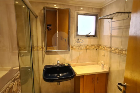 Apartamento para venda e locação de 130m² no Jardim Paulista com 2 suítes e 2 vagas.